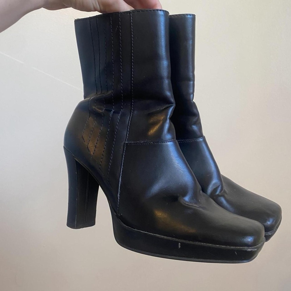 Vintage 90s Predictions black leather square toe platform boots